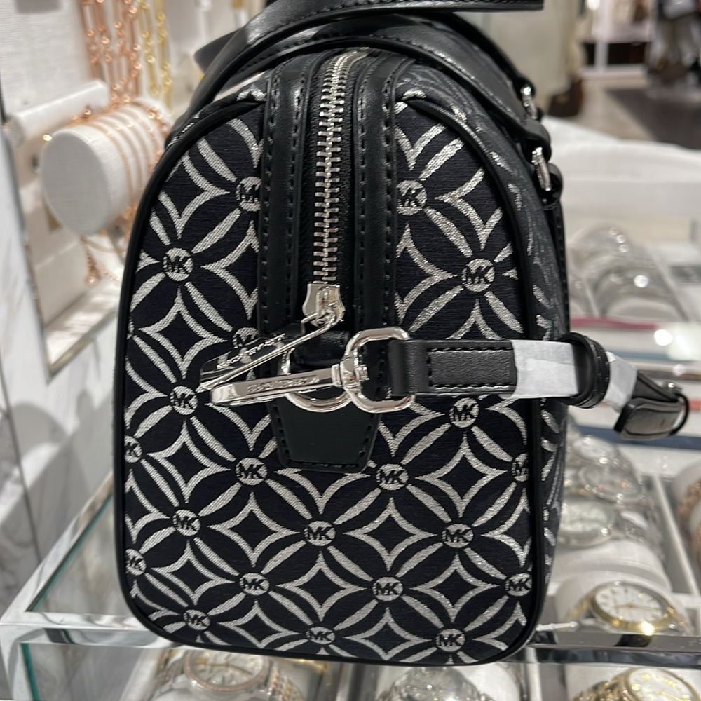 MICHAEL KORS JST TRAVEL MEDIUM DUFFLE SATCHEL SHOULDER CROSSBODY BAG MK BLACK - Picture 5 of 16